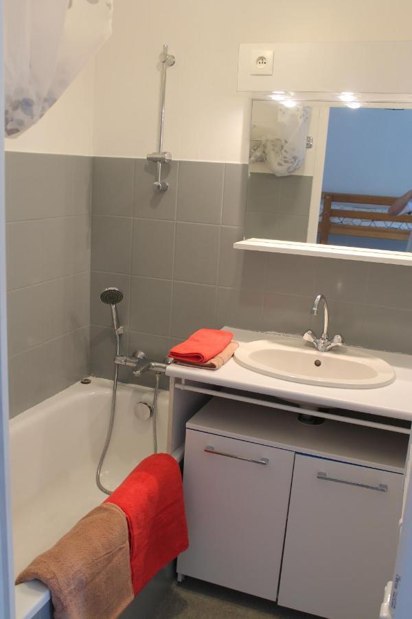 Studio Avec Parking Proche Plage Et Centre Apartment Роаян Екстериор снимка
